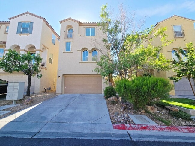 Building Photo - GORGEOUS 4BD/3BA IN SILVERADO RANCH
