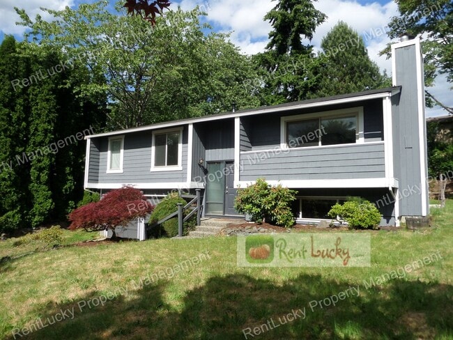 Photo - Wonderful & Updated 3-Bedroom Home w/Custom Chicken Coop in Redmond FOR RENT!!