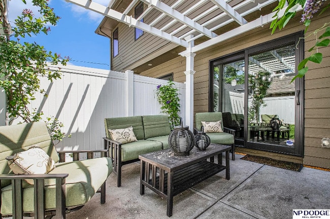 Photo - 5138 Dodge St