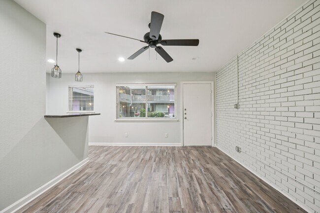 3-web-o-mls-Gaston Ave 107-S1001-003 - Links on Gaston