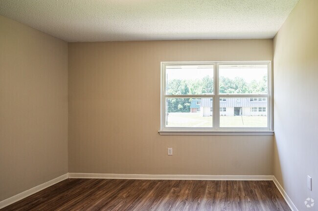 2BR, 1BA - 1000SF - Primary Bedroom