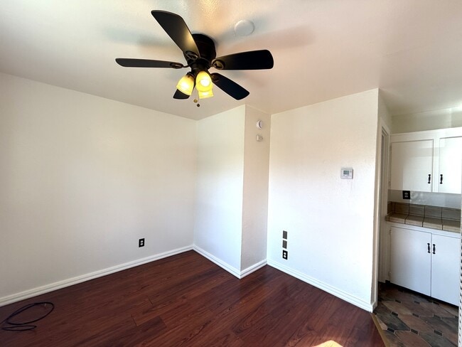 Photo - 432 W 17th St