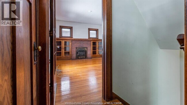 Photo - 533 Moy Ave