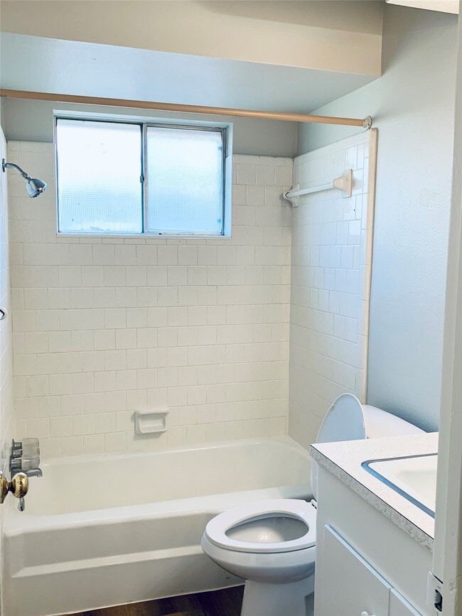 Photo - 225 Crest Hill Dr