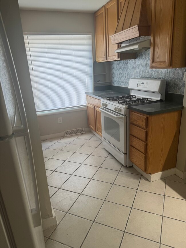 Photo - 4345 Lowe Rd