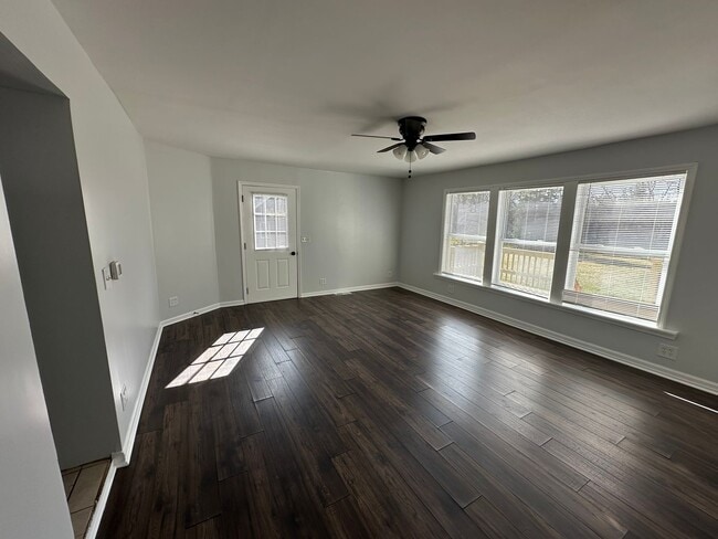 Photo - cute house available in Antioch!