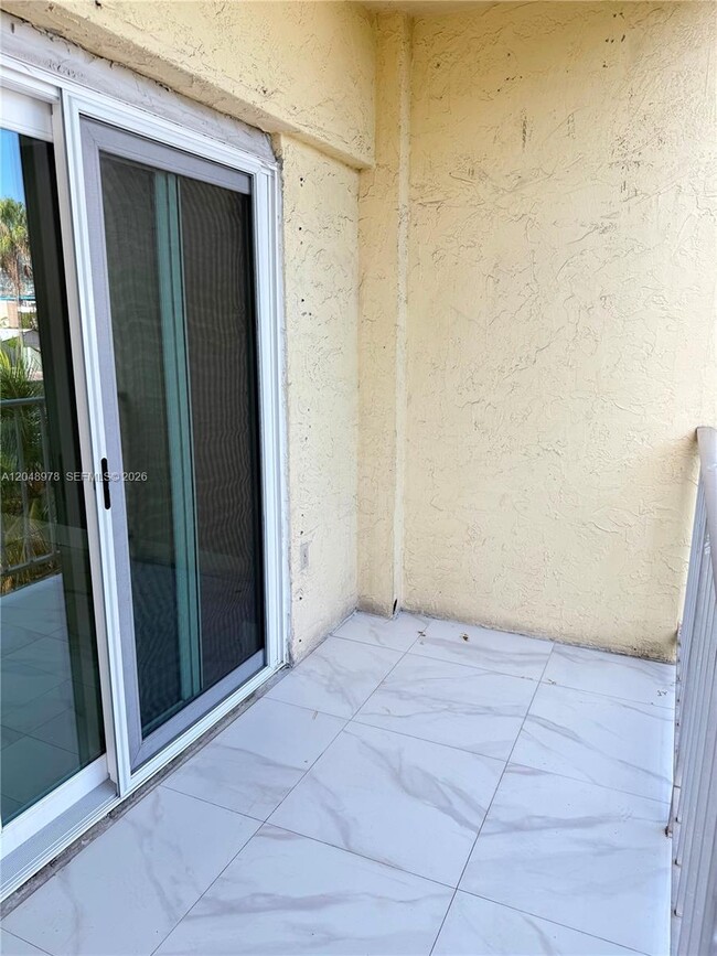 Photo - 453 SW 2nd St Unit 306C