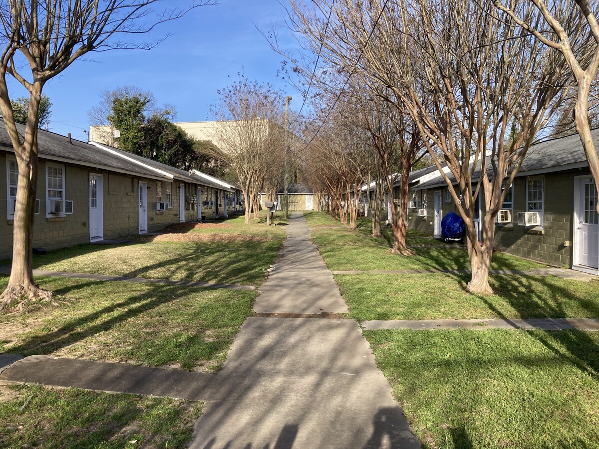 Pursley Court Apartments - Pursley Court Apartments