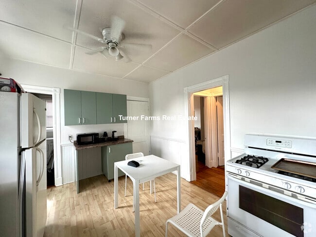 Building Photo - 123 Boston St Unit 3 Rental