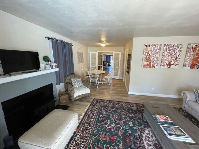 Photo - Large 3 Bedrrom 2 Bath Home Close to Orovi...