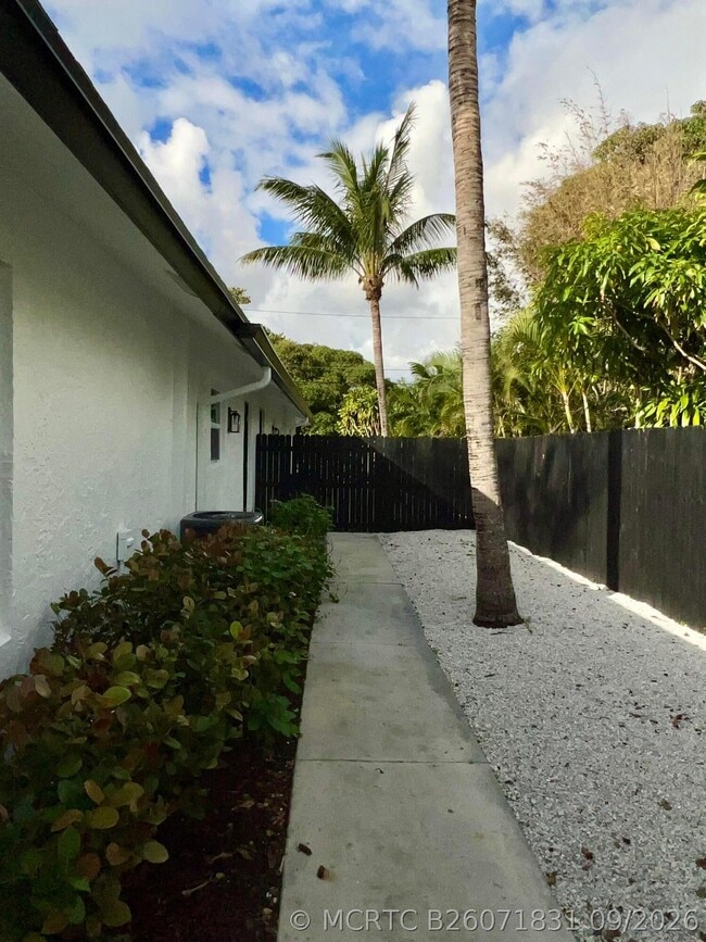 Photo - 140 SW 5th Ave