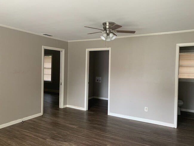 Photo - 2/2 with fenced yard and 2 living areas