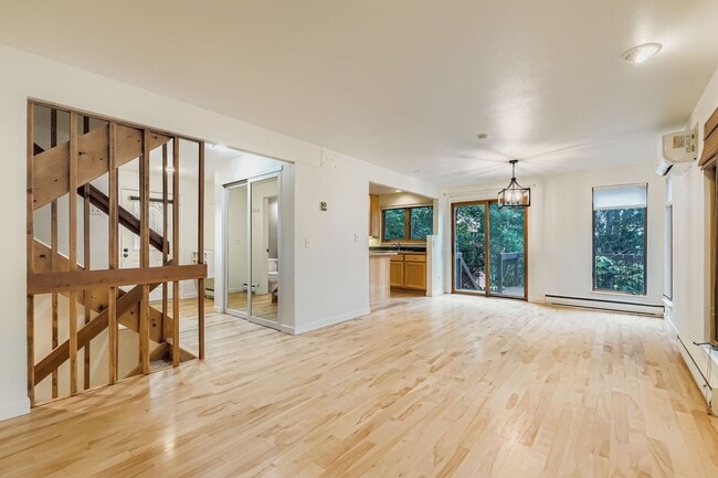 Beautiful 4-Bedroom Home with Mountain Vie... - Beautiful 4-Bedroom Home with Mountain Vie...