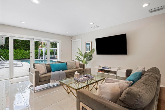 Photo - 2112 NE 32nd Ave