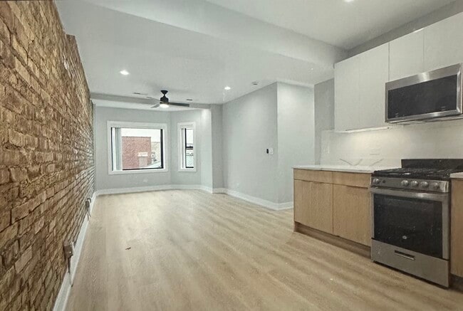 Building Photo - 1552 W Juneway Ter Unit 2p Rental