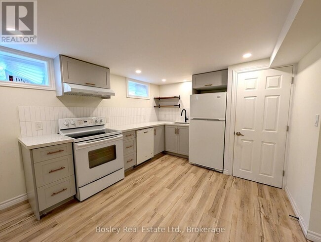 Photo - 102 Kensington St