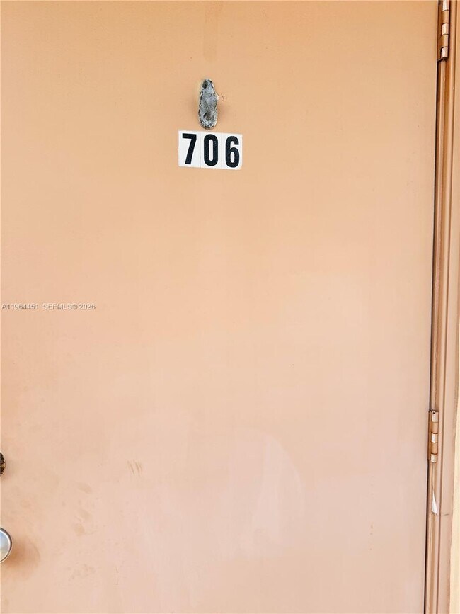 Photo - 609 NE 14th Ave Unidad 706