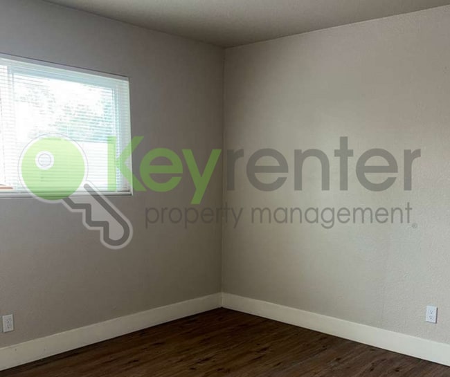 Photo - 5720 Falconer Way