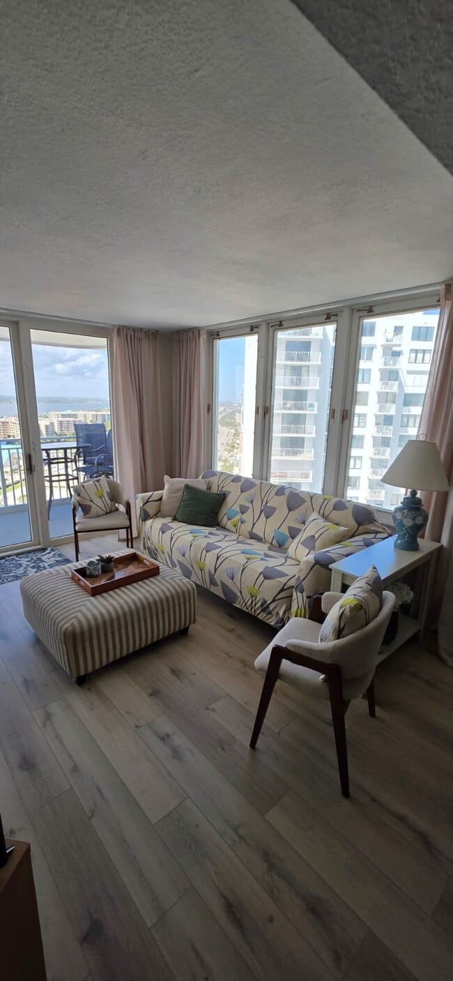 Photo - 3047 S Atlantic Unidad 1906