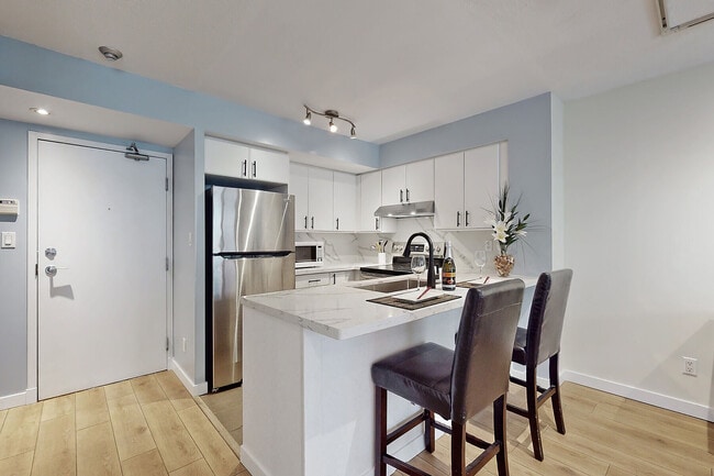 Photo - 230 King St E