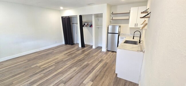 Photo - 201 NE 2nd Ave Unit Studio