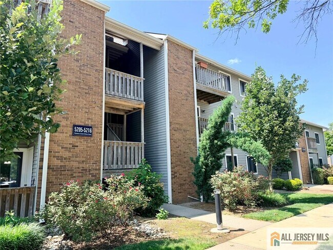 Building Photo - 5215 Ravens Crest Dr