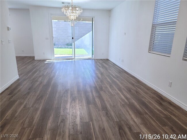 Photo - 2924 Gaffer Film St