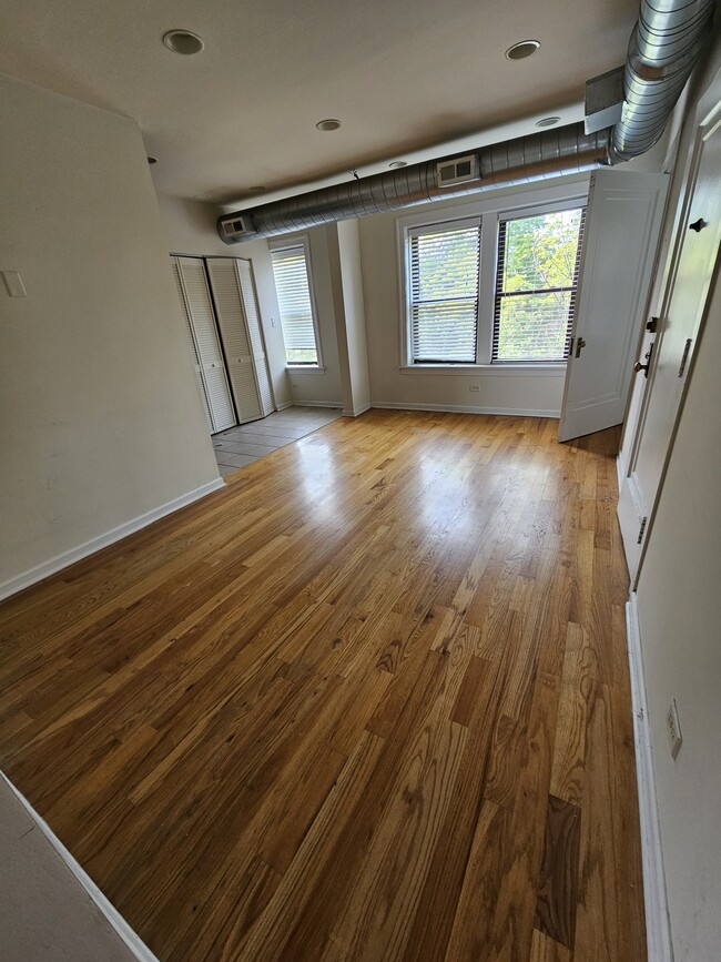 Photo - 1243 W Henderson St Apartments Unit 1251-3