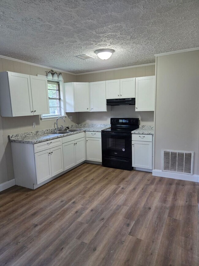 Photo - Fully Renovate Property Available for rent NOW!