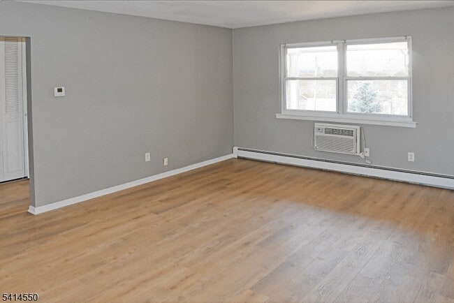 Photo - 191 N Beverwyck Rd