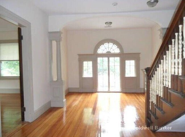 Building Photo - 58 Englewood Ave Unit 2 Rental