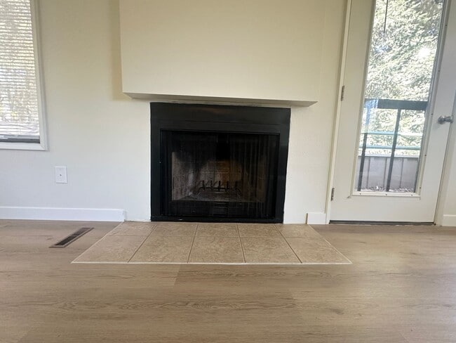 Photo - Lake Oswego Refreshed 2nd Story 2 bed/1 bath Condo- W/S/G Included