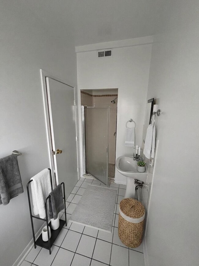 Photo - 2525 N Ashland Ave Unit 2R