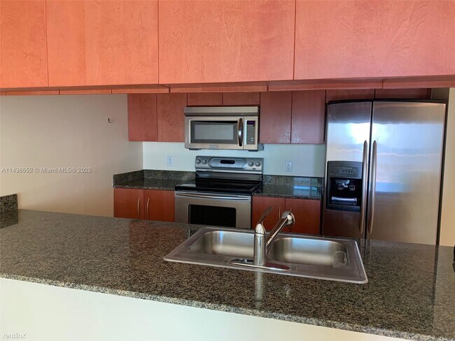 Photo - 1 br, 1 bath Condo - 1200 Brickell Bay Dr ...