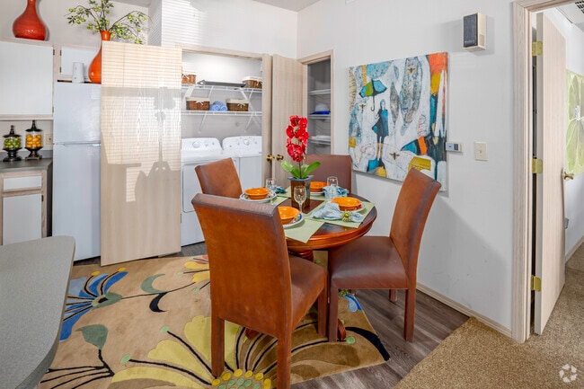 Custom - 1BR, 1BA - 667SF - Dining Area