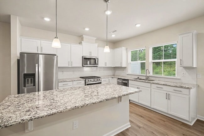 Photo - 909 Falls Grove Trl