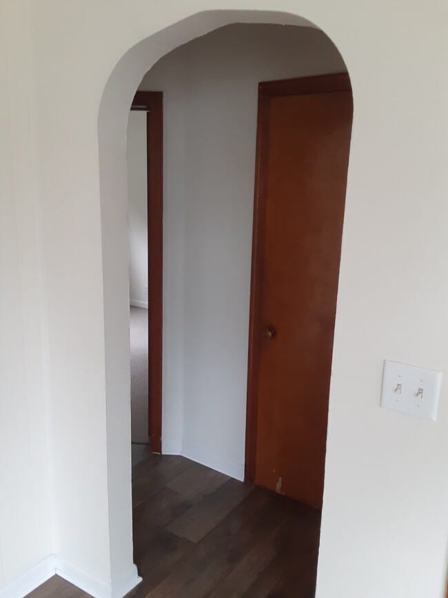Photo - 805 Dingman St
