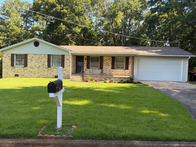 Building Photo - Newly Updated! Available Now! A Perfect Family home-  in HUMBOLDT TN!
