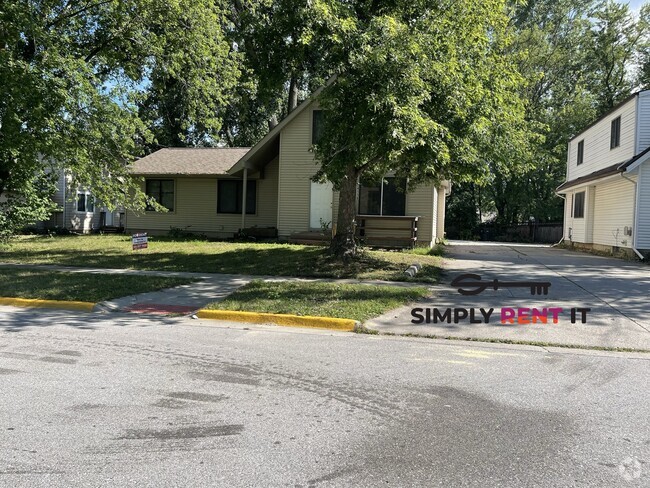 Building Photo - Huge 3 Bedroom Duplex in Ames Rental