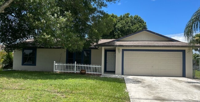 Building Photo - 2180 SW Pamona St Rental