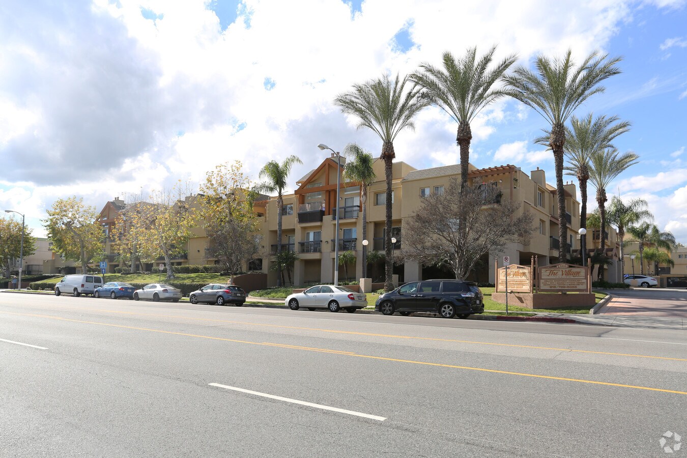 The Village Apartments For Rent In Encino Ca Forrent Com