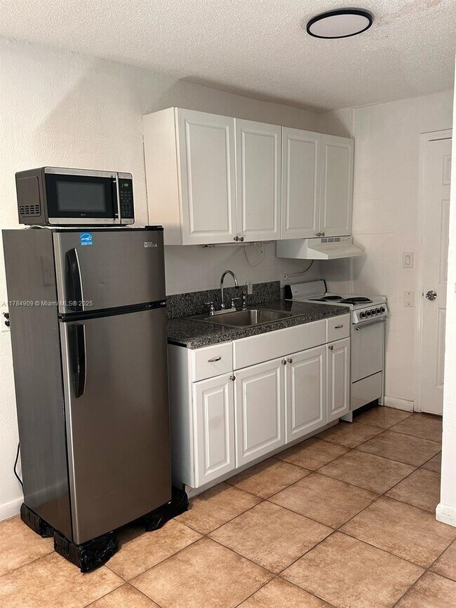 Photo - 2019 Fletcher St Unit 3