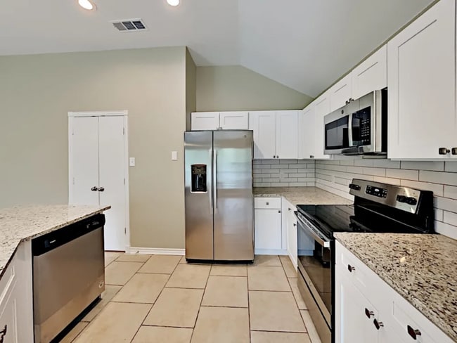 Photo - 807 W Lonesome Dove Trail