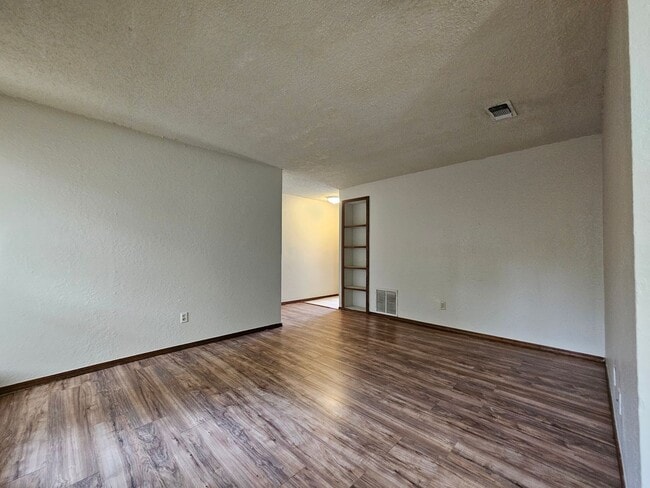 3413 Pathway Cir