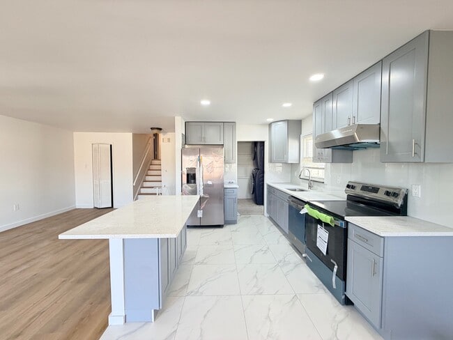 Photo - 15-75-75 208th Pl Unidad #2FL