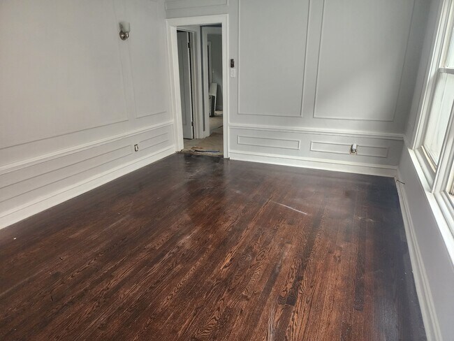 Dining room - 7731 S Yates Blvd Unit 3