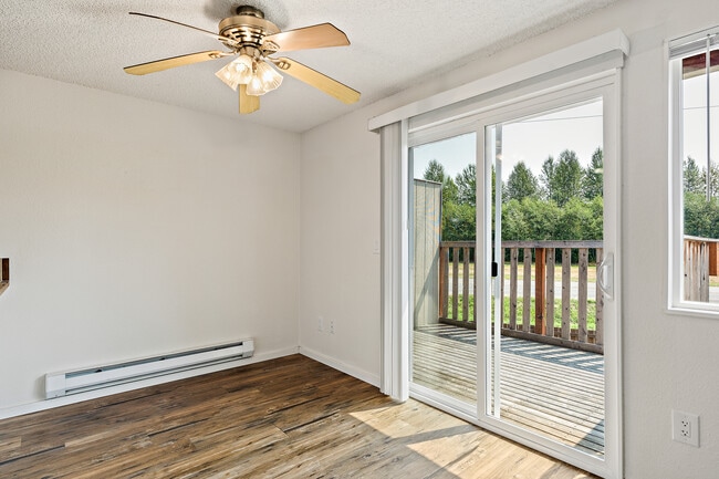 Photo - 653 Myrtine St Unit A