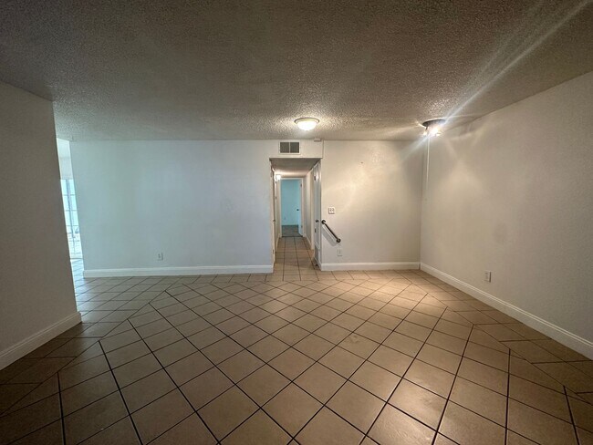 Photo - 308 N Riverside Dr