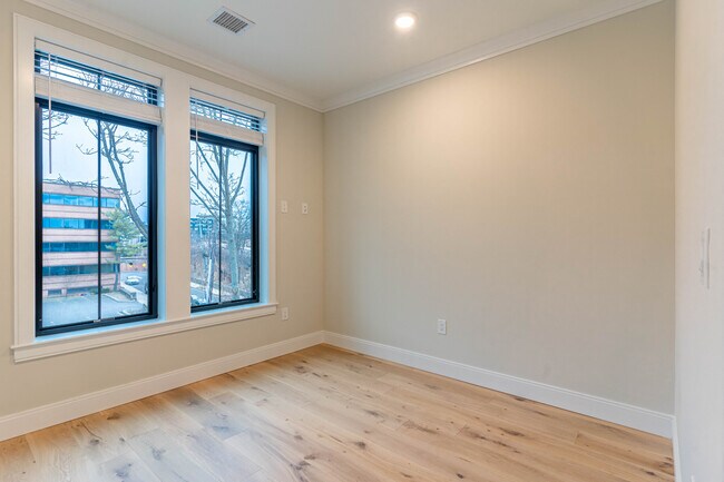 Photo - 165 Everett St Unit 301