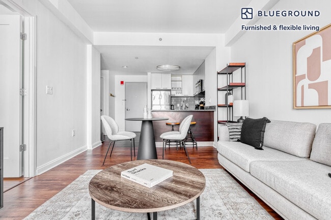 Photo - 285 Third St Unidad FL8-ID593